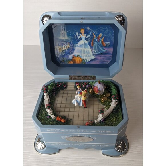 DISNEY CINDERELLA’S DANCE RARE 1ST ISSUE IN THE EVER AFTER MUSIC BOX COLLECTION - Picture 7 of 15
